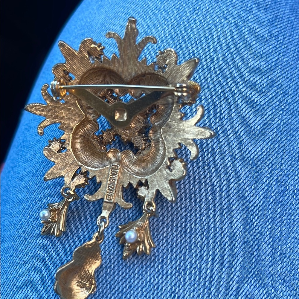 Vintage Florenza Gold and Red Filigree Victorian Brooch - Picture 3 of 9